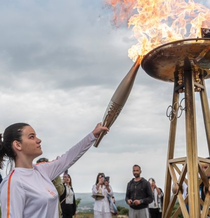 navarino-golf-academy-torchbearer_maritina-katsiroumpa